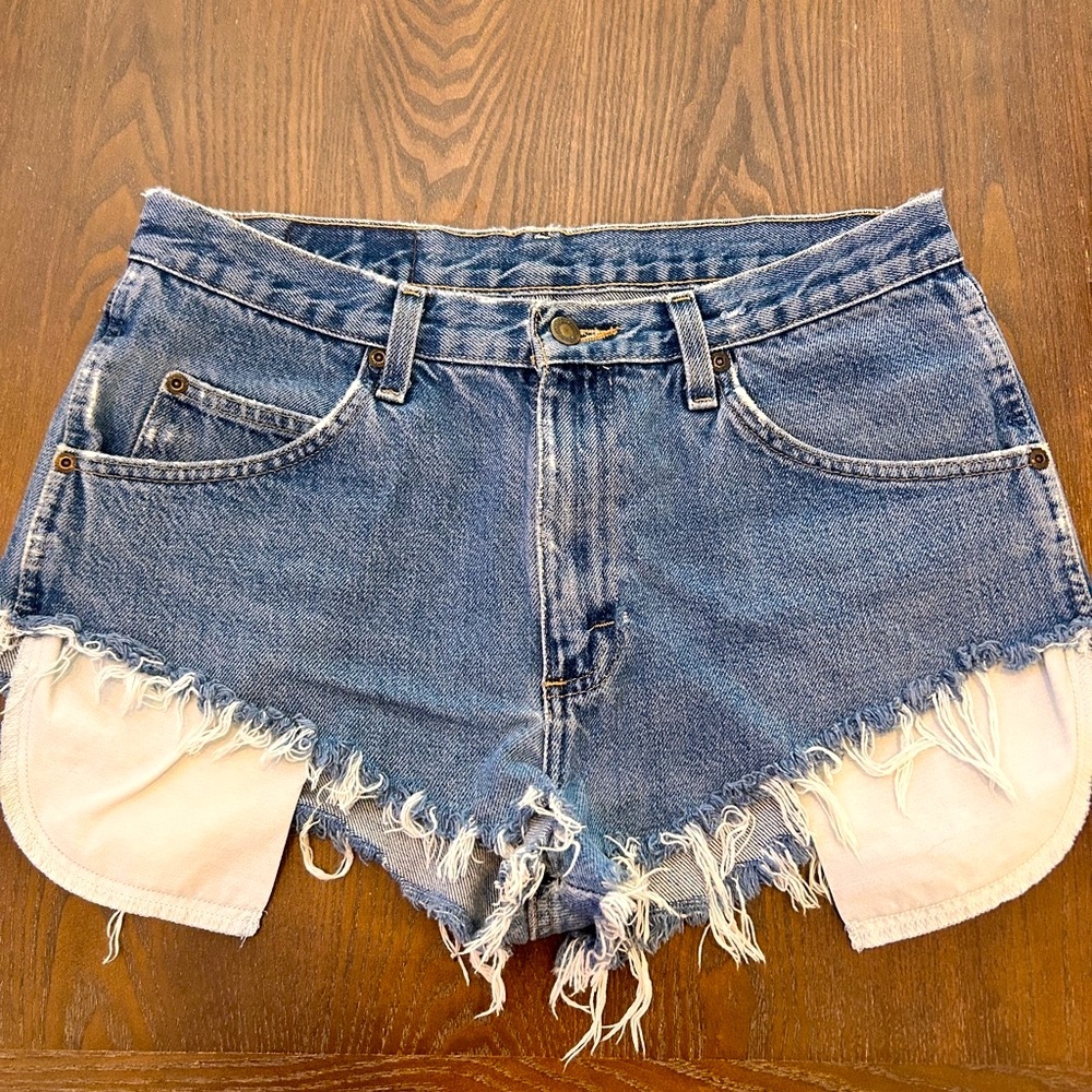Wrangler cut off shorts! Lightly worn - High rise cut